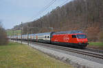 Re 460 073-0 fährt Richtung Bahnhof Tecknau.