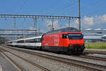 Re 460 099-5 durchfährt den Bahnhof Rupperswil.