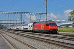 Re 460 019-3 durchfährt den Bahnhof Rupperswil.