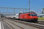 Re 460 092-0 durchfährt den Bahnhof Rupperswil.