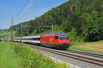 Re 460 089-6 fährt Richtung Bahnhof Tecknau.