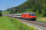 Re 460 039-1 fährt Richtung Bahnhof Tecknau.