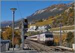 Die SBB Werbelok Re 460 041-7  SRK - CRS  erreicht mit einem IR nach Birg das herbstliche Susten, wo auch der Bahnhof Leuk liegt.