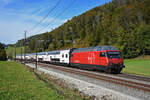 Re 460 088-8 fährt Richtung Bahnhof Tecknau.