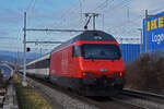 Re 460 064-9 fährt Richtung Bahnhof Lausen.