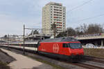 Re 460 001-1 fährt Richtung Bahnhof SBB.