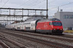 Re 460 052-4 durchfährt den Bahnhof Rupperswil.