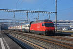 Re 460 022-7 durchfährt den Bahnhof Rupperswil.