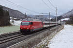 Re 460 098-7 fährt Richtung Bahnhof Gelterkinden.