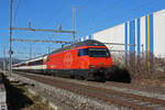 Re 460 024-3 fährt Richtung Bahnhof Itingen.