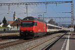 Re 460 047-4 durchfährt den Bahnhof Rupperswil.