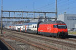 Re 460 079-7 durchfährt den Bahnhof Rupperswil.