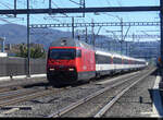 SBB - 460 000 mit Personenwagen bei der durchfahrt im Bahnhof Rothrist am 18.04.2022