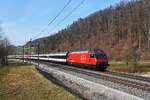 Re 460 106-8 fährt Richtung Bahnhof Tecknau.