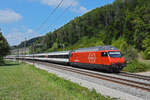 Re 460 066-4 fährt Richtung Bahnhof Tecknau.