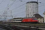 Re 460 110-0 durchfährt am 30.12.2022 den Bahnhof Pratteln.