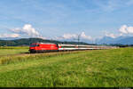 Am 07.09.2021 ist SBB Re 460 025 mit durch das Gürbetal umgeleiteten IC61 1078 von Interlaken Ost nach Basel SBB unterwegs und konnte hier bei Kirchenthurnen aufgenommen werden.