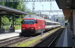 SBB - 460 061-5 von Konstanz kommend bei der einfahrt im Bhf.