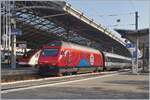 Die SBB Re 460 058-1  Zirkus KNIE  steht mit einem IR90 in Lausanne zur Weiterfahrt nach Genève Aéroport bereit.