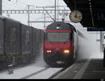 SBB - Unbekannte 460 vor IC bei der durchfahrt im Bhf.