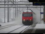 SBB - Unbekannte 460 vor IC bei der durchfahrt im Bhf.