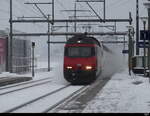 SBB - Unbekannte 460 vor IC bei der durchfahrt im Bhf.