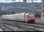 SBB - 460 090  mit IC bei der einfahrt im Bhf.