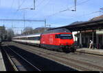 SBB - 460 023-5  bei der Durchfahrt im Bhf.