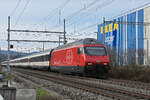 Re 460 096-1 fährt am 26.02.2024 Richtung Station Itingen.