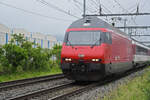 Re 460 057-3 fährt am 03.06.2024 Richtung Bahnhof Lausen.