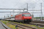 Re 460 058-1 durchfährt am 01.06.2024 den Bahnhof Muttenz.