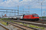 Re 460 003-7 durchfährt am 06.06.2024 den Bahnhof Muttenz.