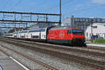 Re 460 027-6 durchfährt am 12.08.2024 den Bahnhof Rupperswil.