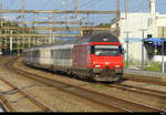 SBB - 460 038-3 mit IC bei der Durchfahrt im Bhf.