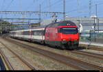 SBB - 460 084-7 mit IC bei der Durchfahrt im Bhf.