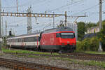 Re 460 030-0 durchfährt am 10.09.2024 den Bahnhof Pratteln.