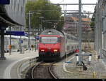 SBB - 460 068-0 mit Doppelstockwagen bei der einfahrt im Bhf.