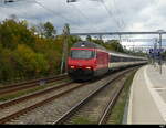 SBB - Lok 460 074-8 IR bei der durchfahrt in Mies am, 2024.10.03