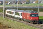 Nachschuss auf die schiebende Re 460 072  Reuss  mit dem Infrastrukturdiagnose Wagen am 11.11.24 zwischen Wichtrach und Kiesen.