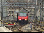 SBB - 460 056-5 mit IR bei der einfahrt im Bahnhof Genf am 2024.11.03