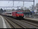 SBB - 460 063 mit IC bei der Durchfahrt im Bhf. Richterswil am 2024.12.27