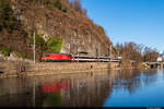 Am 13.01.2024 ist SBB Re 460 084-7 unterwegs mit dem IC61 980 von Interlaken Ost nach Basel SBB und konnte hier kurz nach dem Verlassen von Interlaken Ost aufgenommen werden