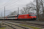 Re 460 098-7 fährt am 11.12.2024 Richtung Bahnhof Rheinfelden.