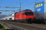 Re 460 043-3 fährt am 20.01.2025 Richtung Station Itingen.