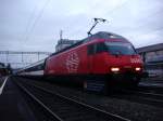 Re 460 093 mit IR nach Zrich beim Halt in Herzogenbuchsee am 28.02.2007