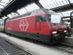 SBB - E-Lok 460 022-7 mit Doppelstockwagen im Hauptbahnhof von Zrich am 04.01.2008