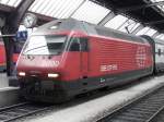 SBB - E-Lok 460 032-6 mit Doppelstockwagen im Hauptbahnhof von Zrich am 04.01.2008