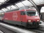 SBB - 460 037-5 mit Reisezugwagen im SBB Hauptbahnhof von Zrich am 04.01.2008