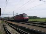 Rund um den Rheinfall 2008 - Mit IR 2571 Schaffhausen - Bern ist Re 460 113  Irchel  am 26.04.2008 bei Hntwangen-Wil unterwegs Richtung Zrich.