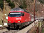 Re 460 047 mit EC nach Milano am 28.03.2008 zwischen Amsteg und Gurtnellen.